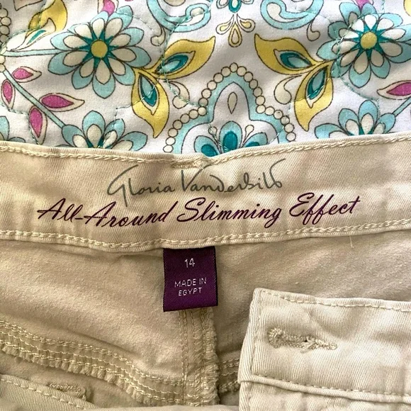 Gloria Vanderbilt All-Around Slimming Effect Cuff Capri. - Picture 2 of 4